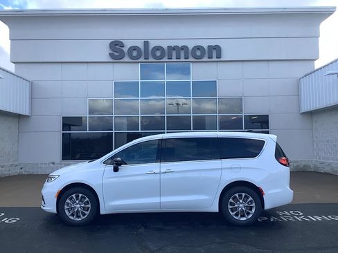 New 2026 Chrysler Pacifica Select image 1