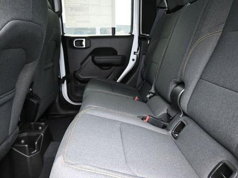 New 2025 Jeep Gladiator Sport image 14