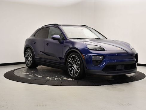 Certified 2025 Porsche Macan 4S Electric image 9