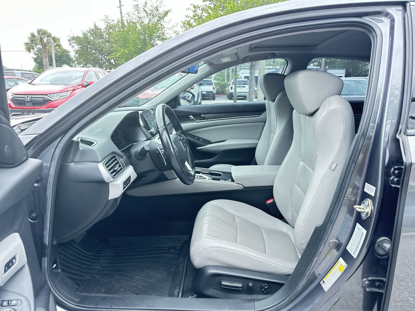 Used 2020 Honda Accord Touring image 2
