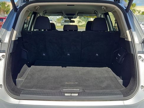 Used 2024 Nissan Rogue SV image 8