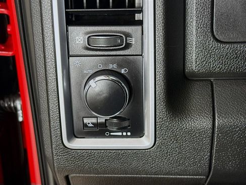 Used 2021 RAM 1500 Classic SLT AWD/4WD image 12