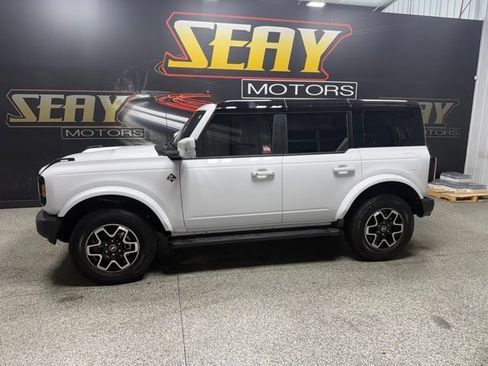 Used 2024 Ford Bronco Outer Banks AWD/4WD image 3