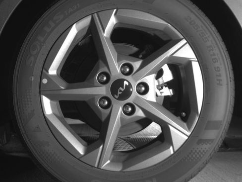 Used 2025 Kia K4 LXS image 14