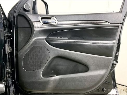 Used 2018 Jeep Grand Cherokee Limited image 21