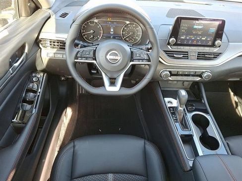New 2025 Nissan Altima 2.5 SR image 2