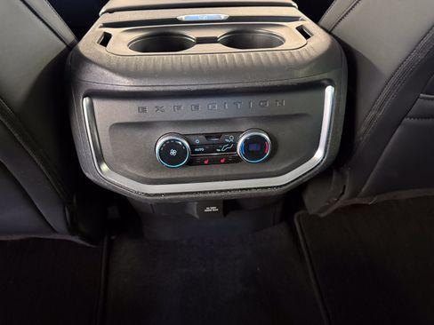 Used 2025 Ford Expedition Max Platinum AWD/4WD image 23