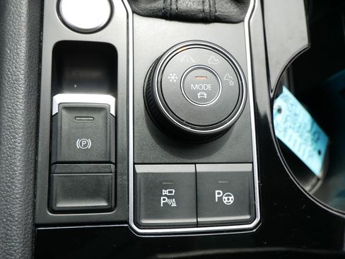 Used 2019 Volkswagen Atlas SEL Premium image 25