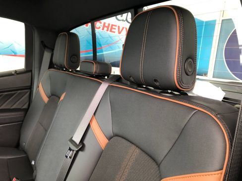 Used 2024 GMC Canyon AT4 w/ Canyon Safety Plus Package AWD/4WD image 10