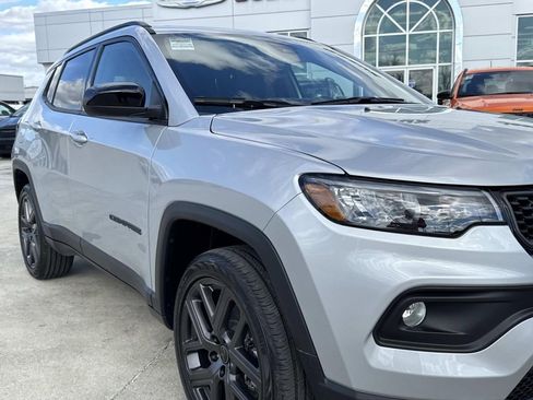 New 2026 Jeep Compass Latitude image 18