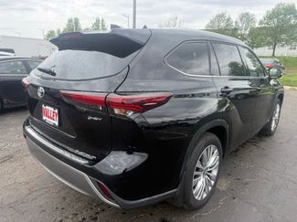 Used 2025 Toyota Highlander Platinum AWD/4WD video 3