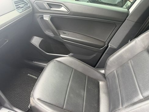 Used 2021 Volkswagen Tiguan SE FWD image 15
