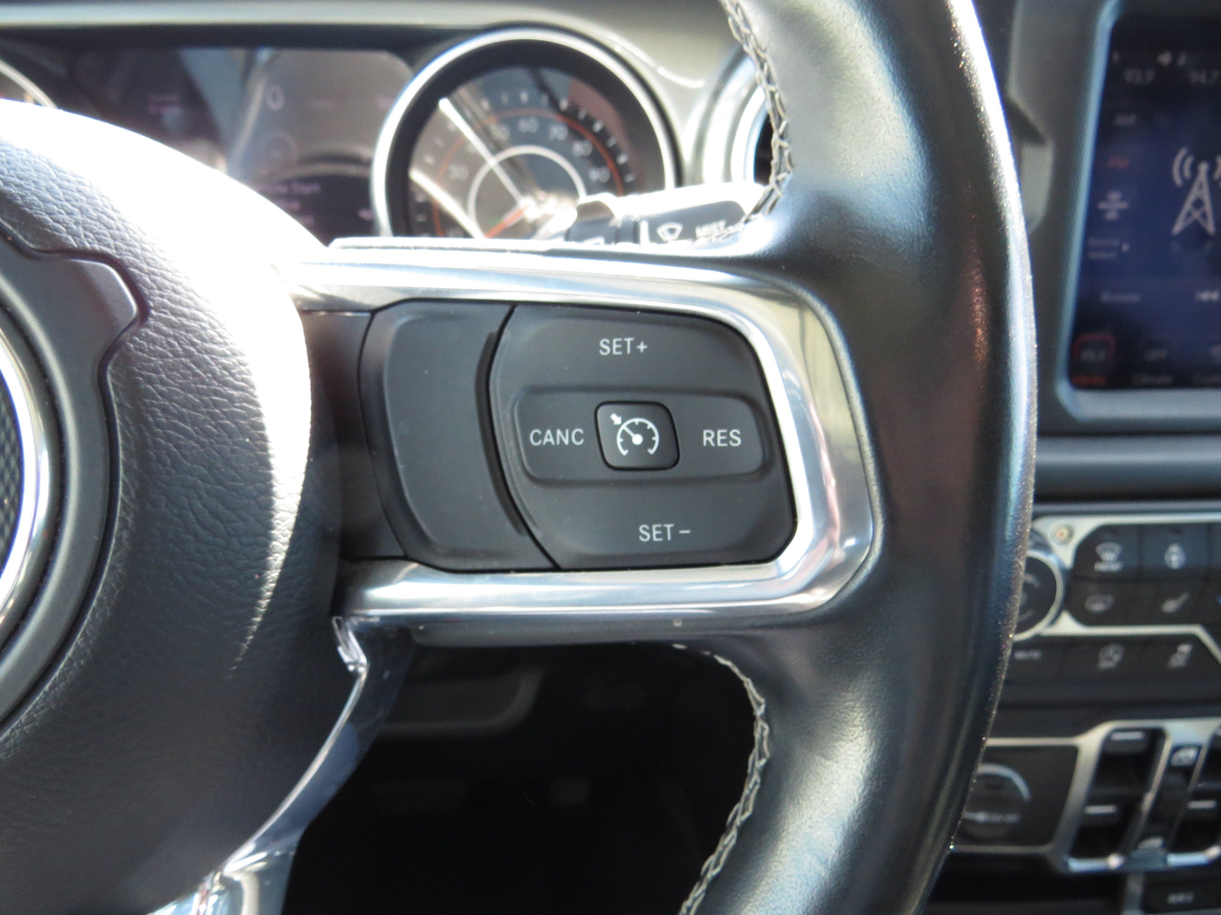 Used 2023 Jeep Wrangler Unlimited Sahara w/ Dual Top Group AWD/4WD image 17