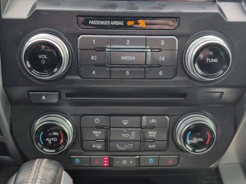 Used 2018 Ford F150 Platinum w/ Equipment Group 701A Luxury image 22