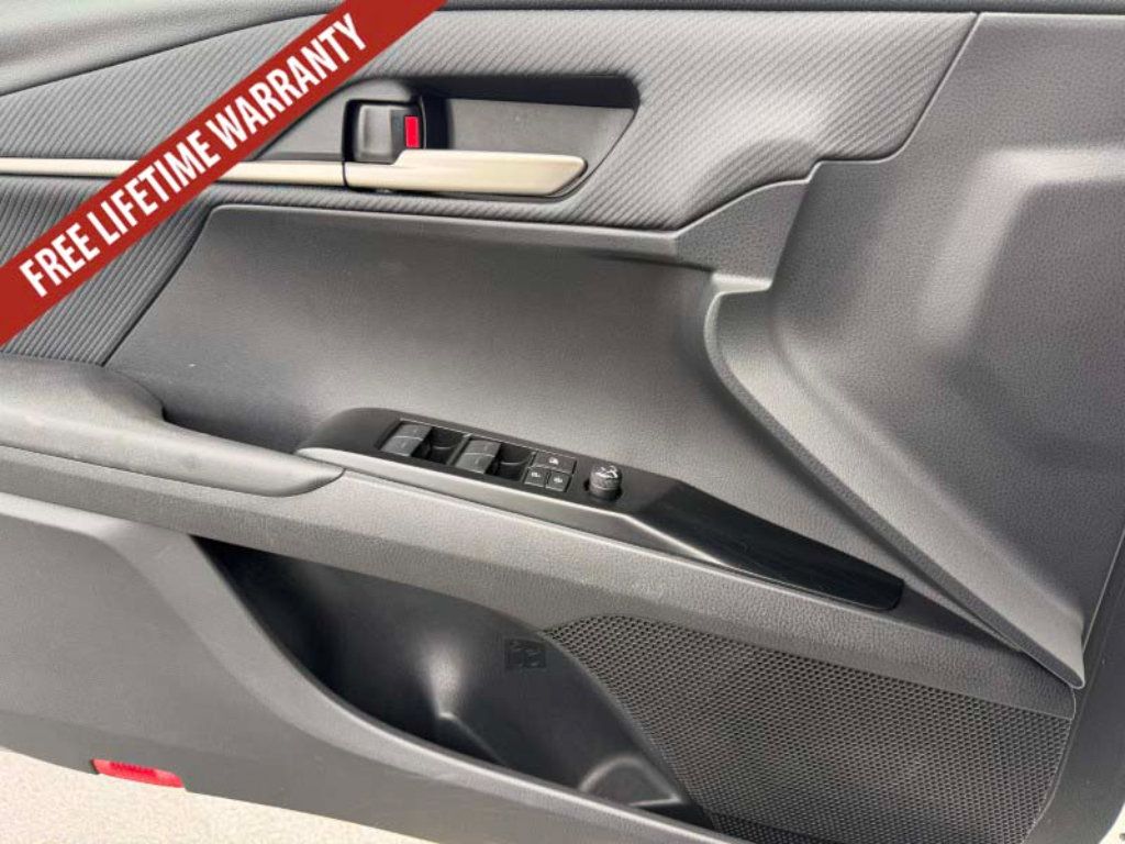 Used 2025 Toyota Camry SE FWD image 19
