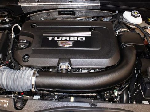 Used 2023 Cadillac XT4 Premium Luxury image 3