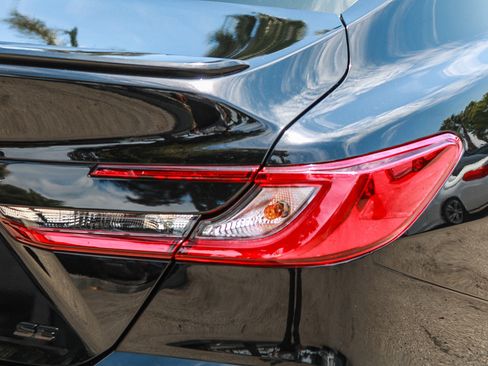 Used 2025 Toyota Camry SE FWD image 7