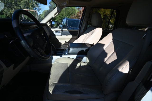 Used 2017 Ford Expedition XLT w/ Equipment Group 202A AWD/4WD image 10