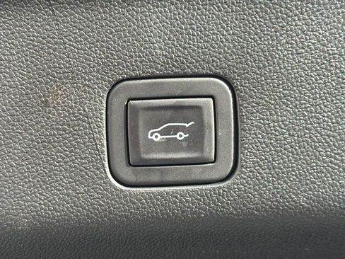 Used 2025 GMC Yukon Denali image 20