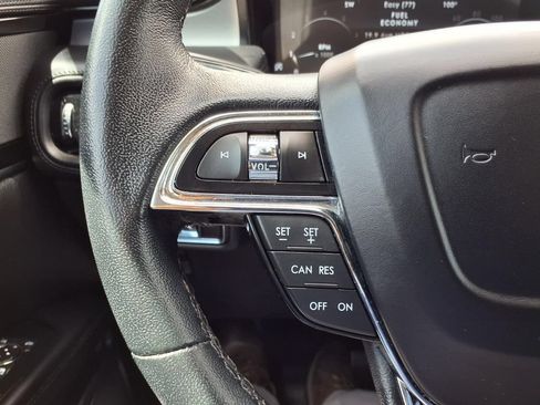Used 2023 Lincoln Nautilus AWD w/ Premium Package image 16