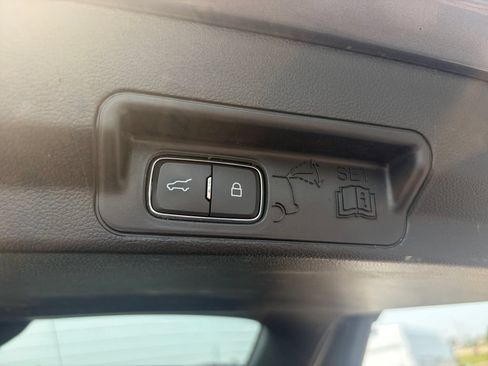 Used 2022 Ford Explorer Limited w/ Equipment Group 301A AWD/4WD image 25