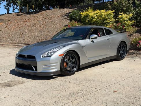 Used 2015 Nissan GT-R Black Edition image 7