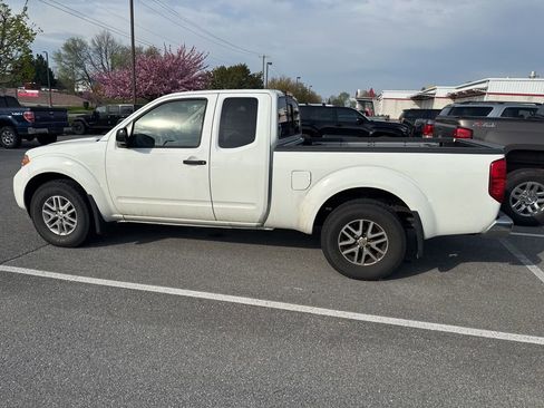 Used 2014 Nissan Frontier SV w/ SV Value Truck Package image 4