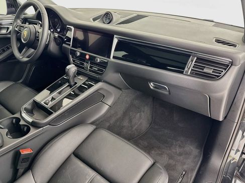 Certified 2025 Porsche Macan AWD/4WD image 31