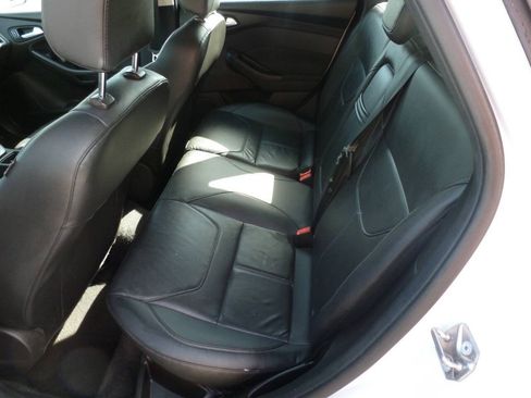 Used 2015 Ford Focus SE w/ Equipment Group 201A FWD image 24