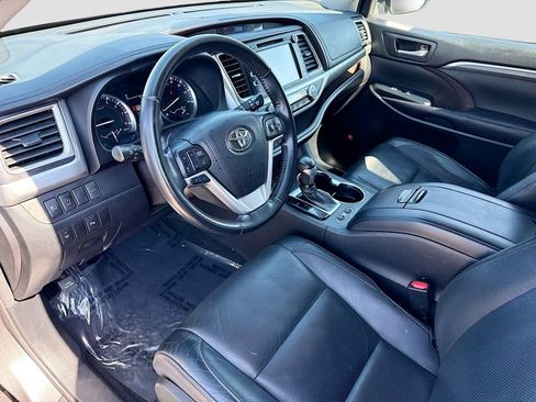 Used 2017 Toyota Highlander Limited image 27