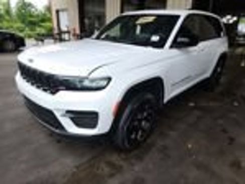 Used 2024 Jeep Grand Cherokee Altitude AWD/4WD image 1