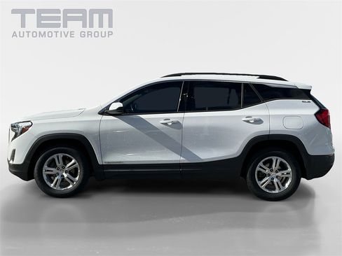 Used 2020 GMC Terrain SLE w/ Driver Convenience Package image 4