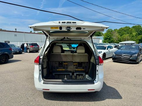 Used 2014 Toyota Sienna XLE FWD image 32