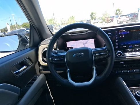 Used 2026 Chevrolet Colorado ZR2 w/ Technology Package AWD/4WD image 9