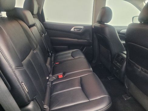 Used 2019 Nissan Pathfinder SL image 19
