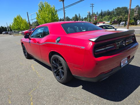 Used 2018 Dodge Challenger SXT w/ Blacktop Package RWD image 5