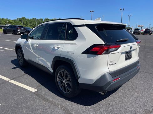 Used 2022 Toyota RAV4 XLE Premium AWD/4WD image 14