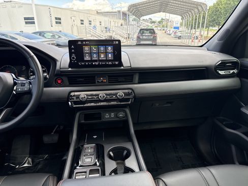 Certified 2025 Honda Pilot TrailSport image 30