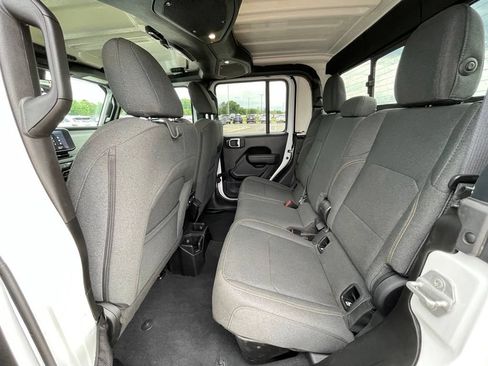 Used 2025 Jeep Gladiator Sport AWD/4WD image 22