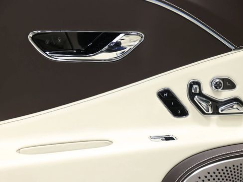 Used 2020 Bentley Flying Spur W12 image 61