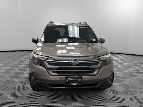 Used 2025 Subaru Forester Premium image 8