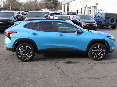 Used 2025 Chevrolet Trax RS w/ Driver Confidence Package image 11