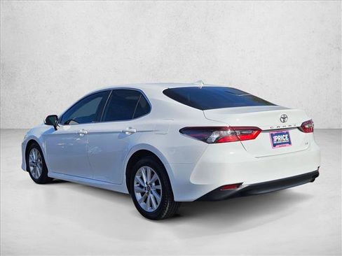 Used 2022 Toyota Camry LE image 8