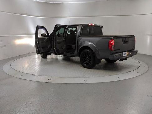 Used 2021 Nissan Frontier SV w/ Midnight Edition Floor Mats image 10