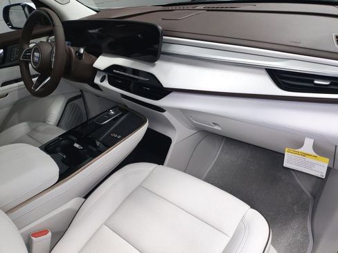 New 2026 Buick Enclave Avenir w/ Super Cruise Package AWD/4WD image 8