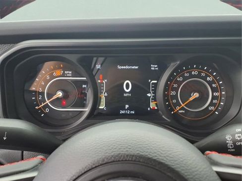 Used 2025 Jeep Wrangler Unlimited Rubicon AWD/4WD image 11