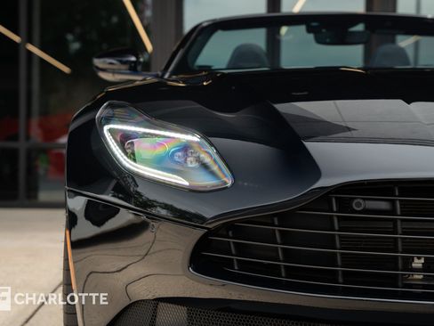Used 2019 Aston Martin DB11 Volante RWD image 3