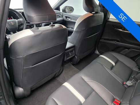Used 2025 Toyota Camry SE FWD image 14
