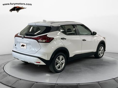 Used 2022 Nissan Kicks S image 3