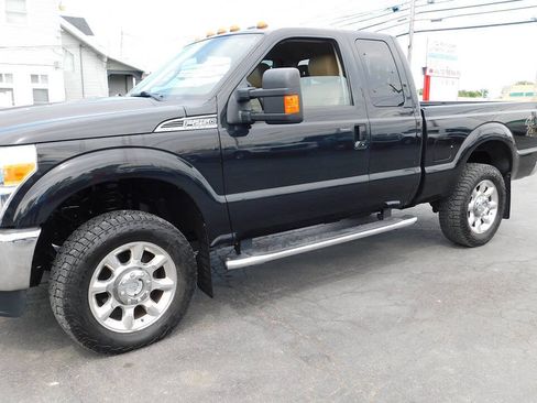 Used 2014 Ford F250 Lariat w/ Lariat Interior Package AWD/4WD image 5